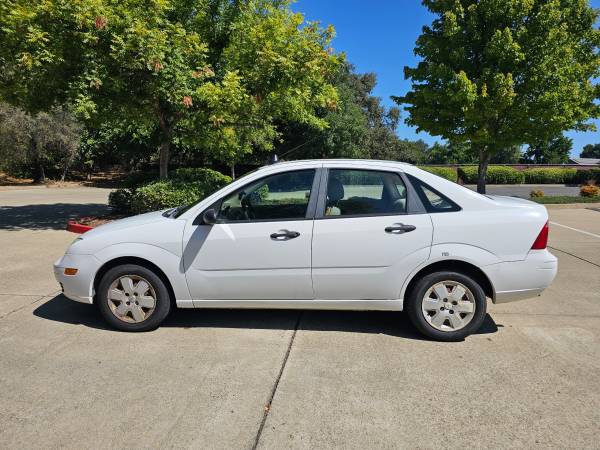 2007 Ford Focus ZX4 S.. título limpio ..124 mil millas.. - $3,000 (Rocklin)63619557374083123