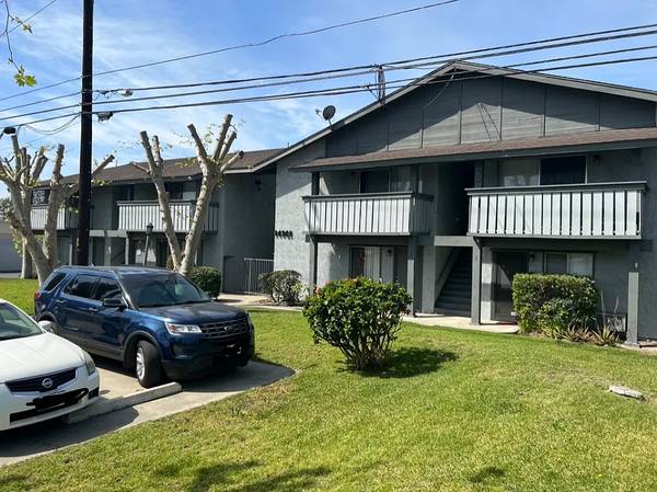 *** Near Westminster Mall, 2 Bed, Large, Private, A/C, Pool *** 1