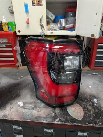 2021 Ford expedition taillight 1