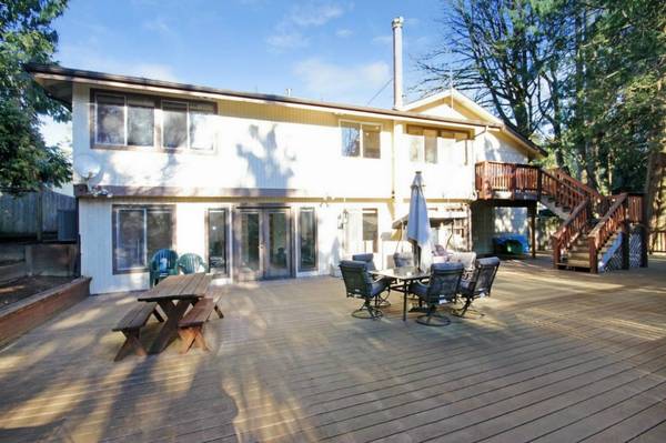 $700 / 2200ft2 - Espacio para RV/remolque de viaje en barrio tranquilo de Redmond. (Redmond, WA)64208413769090121