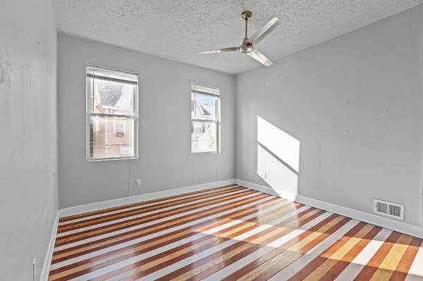$1900.00 / 2br - 1200ft2 - Classic Lawrenceville townhouse63664544504577124