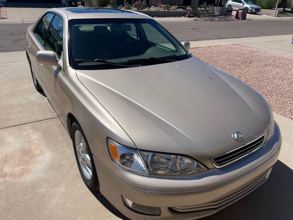 2000 Lexus ES300 1