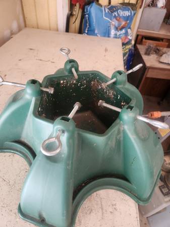 Heavy duty christmas tree stand 1