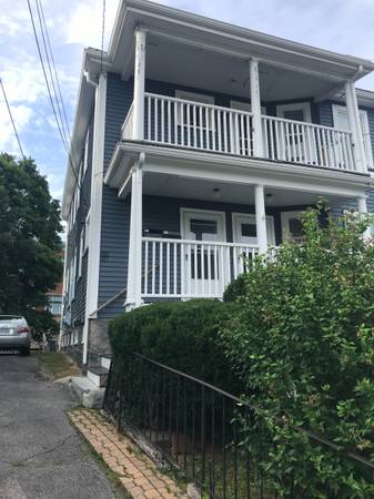 $2,500 / 2br - 1100ft2 - Amplio apartamento de 2 niveles y 6 habitaciones cerca de X-way y estación de T! ¡SIN COMISIÓN DE CORRETAJE! (Quincy)63655220391939121