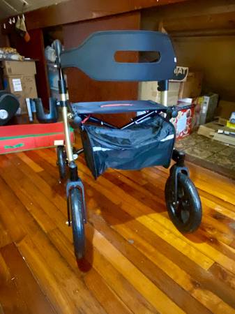 MaxWalk Rollator Walker 1