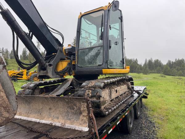 Deere 85G excavator 1