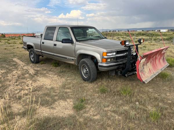 2000 Chevy k2500 - $3,500 (Laramie)63442965459585124