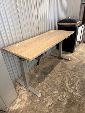 Hon sit stand desks 1