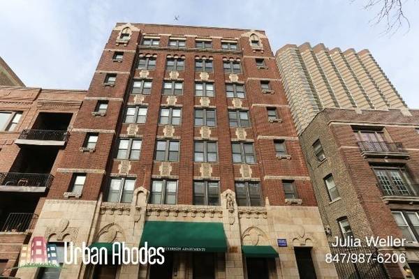 $1,795 / 1br - 700ft2 - $300 OFF FIRST MONTH'S RENT! Elegant 1 Bedroom, 1 Bath in Wrigleyville (Wrigleyville)64041648248834120