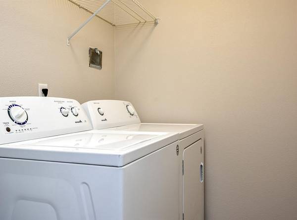 $2,400 / 3br - MOVE IN- Only $1000 DEP & 1 FREE MONTH! - Transom Windows, Pets OK (Vancouver)64039222325378123
