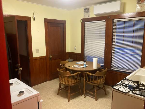 $800 / 2br - Seeking a roommate for lower floor unit near Neponset (Dorchester)63996546417794123