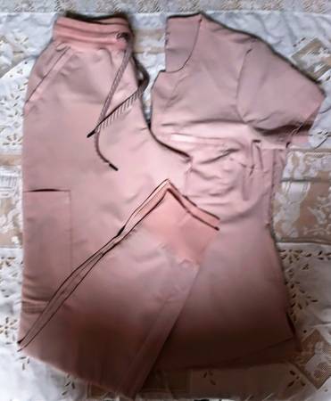 Scrubs Set by JAANUU XS PINK 1