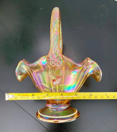 Fenton Art Glass Basket Figurine SIGNED wave crest Trellis Gold Christ - $80 (healdsburg / windsor)63471457956483124