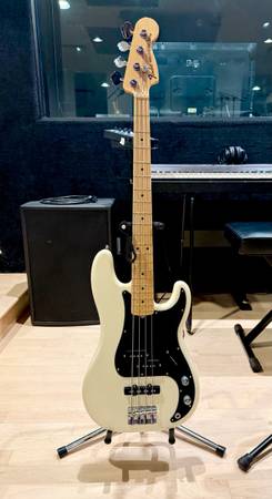 Fender Precision 1