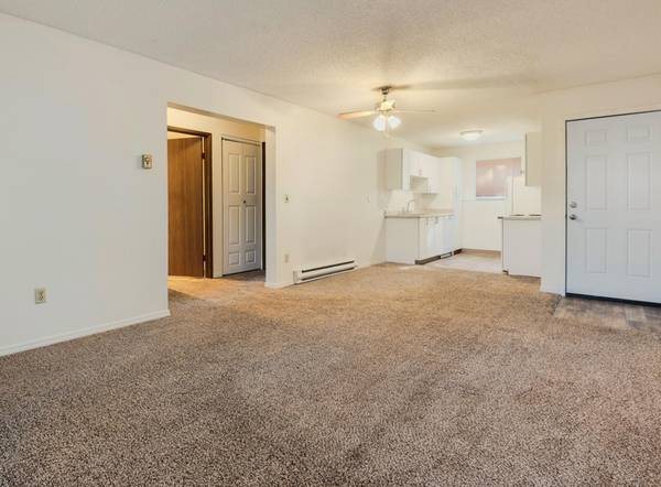 $1,050 Central Tigard Studio! Fast Internet, Onsite Maintenance, Fireplace (Portland)63820824798979124