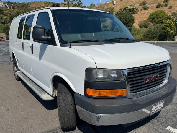 2014 CHEVY EXPRESS 2500 FURGÓN DE CARGA, TÍTULO LIMPIO, SE VE Y FUNCIONA EXCELENTE - $5.900 (visitacion valley)63469881229185121