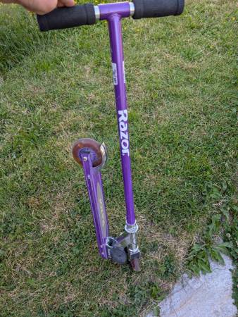 Free Razor scooter light up wheels 1