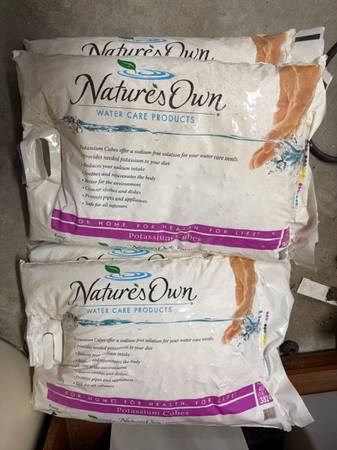 Nature’s Own 40 Lb. Potassium Water Softener Salt Cubes 1