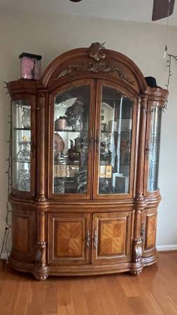 China Buffet/Hutch 1