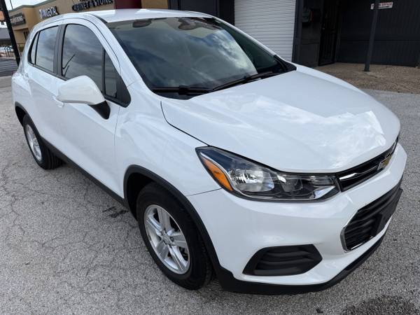 ONE OWNER 2022 CHEVROLET TRAX LS 14K MILE - $15,750 (n)63621898918401123