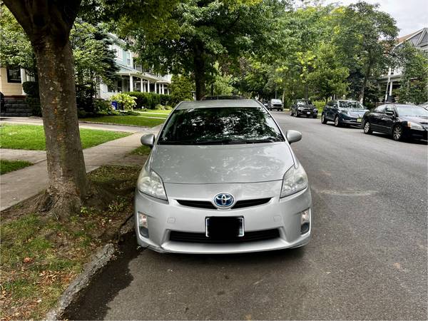 2011 Toyota Prius -- pocos kilómetros, excelente estado mecánico, neumáticos nuevos - $7.500 (Ditmas Park)63437701614337121