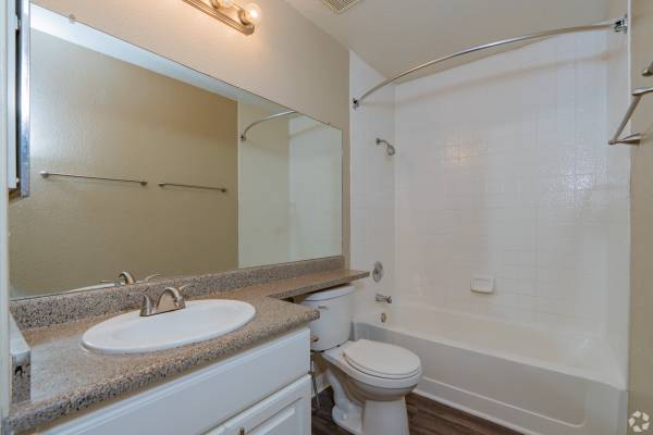$1,999 / 2br - 1000ft2 - $3998 off select units and $99 security deposit on approved credit! (Sacramento)63844739930497124