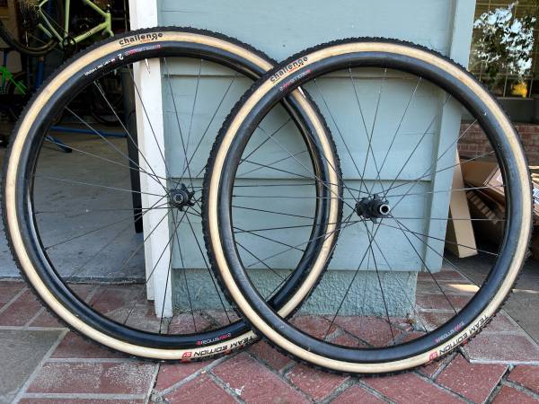 Bontrager XXX Carbon Tubular Wheelset 1