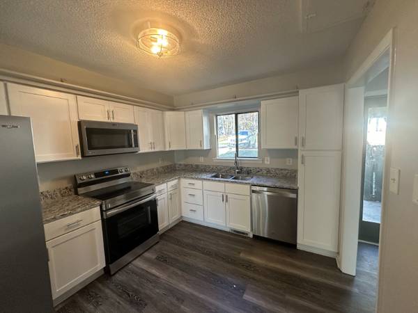$1775.00 / 3br - 1900ft2 - Ático completamente renovado - A minutos del centro de Raleigh63685997787393123