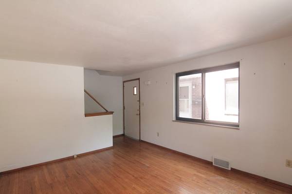 $1,199 / 1br - 1207ft2 - Full Townhouse, Parking, Wood Floors, In Unit Laundry (Regent Square - Frick Park - 421 Franklin)64013204691075122
