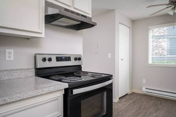 $1,495 / 2br - 850ft2 - Lots of room to call your own! Spacious 2 bed! Beautiful neighborhood! (Milwaukie)63999315140098124
