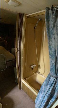 $500 / 1br - Charming older trailer in gated smaller mobile home park for rent $500 (Garden District)63675082601601124