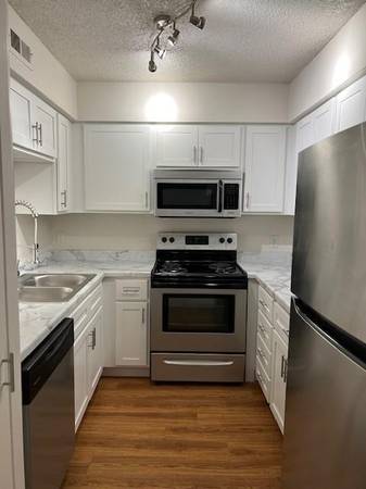 $940 / 1br - 785ft2 - Must-See 1 BR/1 BA with Large Walk-In Shower & New Appliances (Jenks school district City of tulsa)63806171363585120