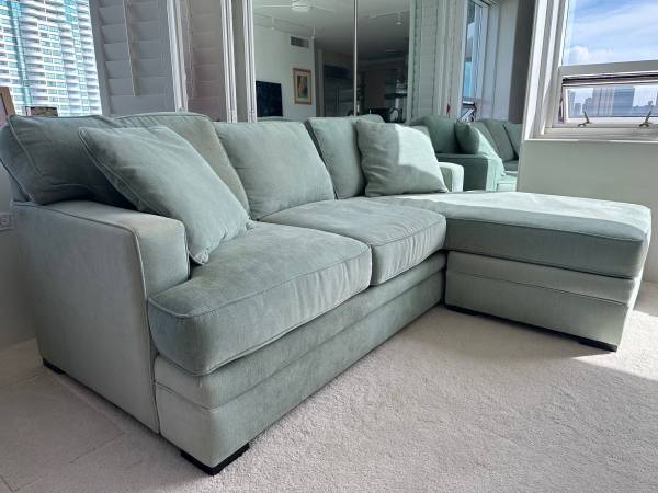 Sofa with Reversible Chaise 1