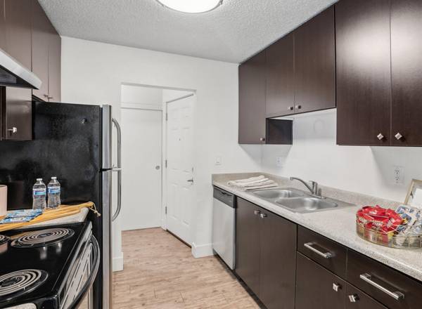 $1,495 / 2br - NOW HALF OFF for 1 MTH - Secure Dog Park on Site + 2 Bedroom (Halsey & I-84)64039222535938122
