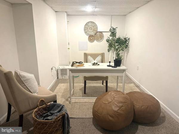 $775 / 260ft2 - Furnished Rooms in a Spacious House at 115 S. Regester St. (Upper Fells Point)63694964961665124