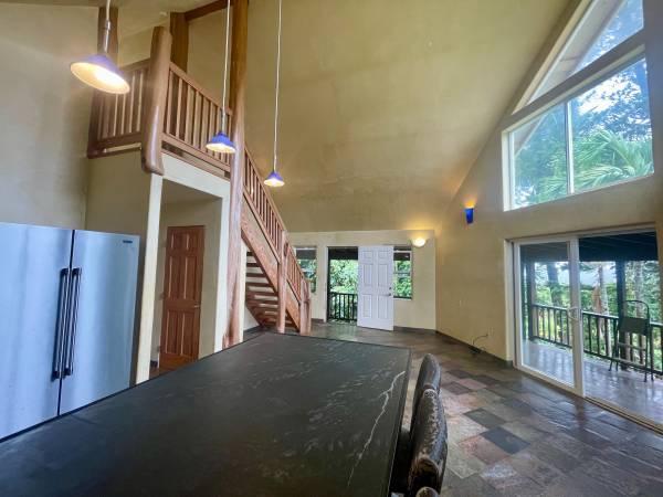 $3,550 / 2br - INCLUYE servicios ~ Hermosa casa personalizada en el campo... por camino de tierra (HAIKU, Maui ~ cerca de Twin Falls)63686745739139120