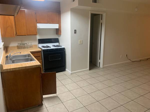 $1,500 / 2br - 1200ft2 - AHORRE $$ adosada espaciosa, garaje, conexiones para lavadora y secadora (Visalia)63809838474627122