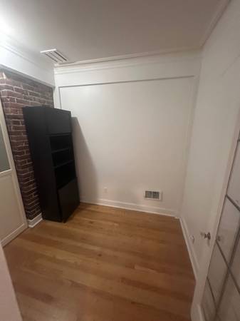 $1,600 / 420ft2 - One bedroom one bath  available in heart of First Hill | (Seattle)63659533022979121