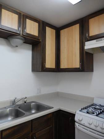 $1,400 / 1br - Apartment with storage, shared coin-op laundry walk to town (russian river)63880130936963124