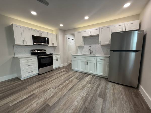 $1625.00 / 1br - 560ft2 - Beautifully remodeled apartment for Rent in Gulfport, FL -$162564002492596354120
