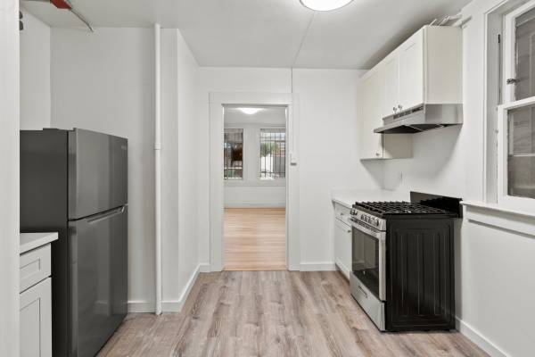 $2,595 Renovated Nob Hill Studio with In Unit Laundry! (nob hill)63938630870403122