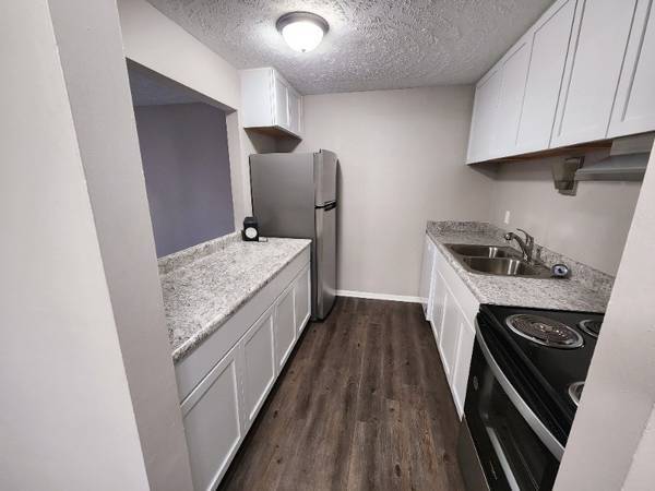 $908 / 1br - 600ft2 - Pet-Friendly 1BR – Pool + Laundry in Every Building (10905 North Mill Court, Omaha, NE)63681677427459120