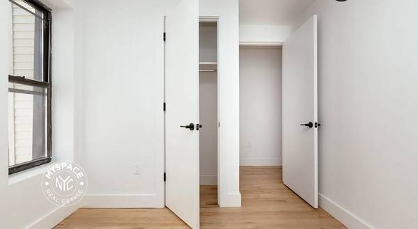 $4,500 / 3br - True 3 Bed w/ Roof Access – Prime Greenpoint – No Fee Central AC (Greenpoint)63788831981187123