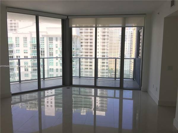 $5,200 / 2br - 1012ft2 - Spectacular 2bd Condo Overlooking Biscayne Bay (Brickellhouse Condo)64051005706114122