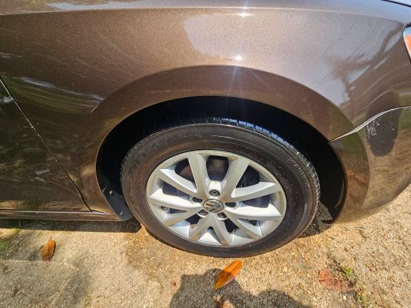 2013 volkswagen Jetta 2.5lt Transmisión manual - $2,950 (Landover)63616460601089124