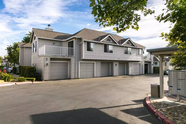 $2,100 / 2br - 1169ft2 - Treat yourself to this wonderful, newly upgraded 2 bed / 2 bath! (Fresno - Fresno)63798509739137123