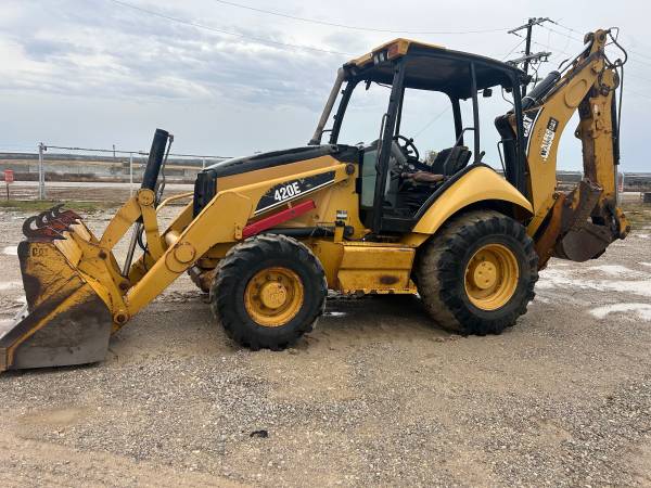 Caterpillar 420E backhoe 1
