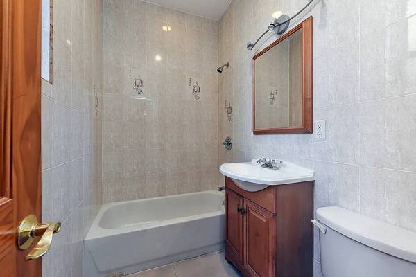 $1,000 / 940ft2 - Sublet our huge East Harlem condo starting Nov 1! (Harlem / Morningside)63874741943041124