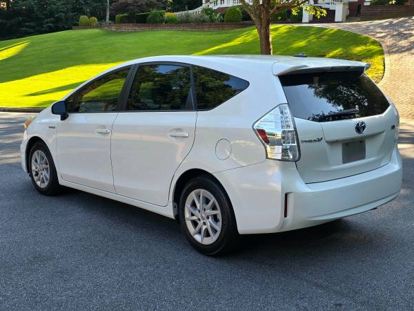 2013 Toyota Prius V, 1 dueño, 47 mil millas - $12,900 (Alpharetta)63612741761537122