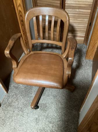 Vintage Walnut swivel office chair 1